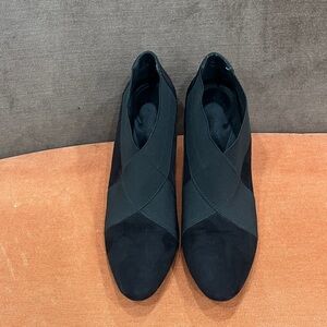 Naturalizer Judge Black Suede 2.5” heel ankle dress booties size 9 US